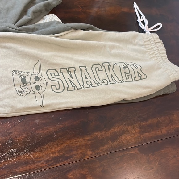 Star Wars Baby Yoda Colorblock Sweatpants “SNACKER” - Picture 2 of 5